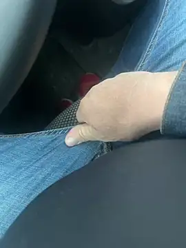 Snapshot of Cezar993 chatting on 12/13/24, 02:27 Cezar993 online show from 12/13/24, 02:27