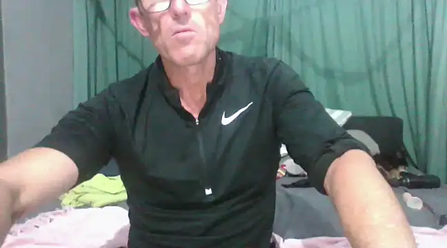 Snapshot of xykenrah@xh chatting on 03/15/25, 04:32 xykenrahxh online show from 03/15/25, 04:32