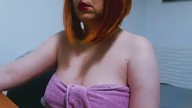 Snapshot of MashaYeah777 chatting on 10/06/25, 05:27 MashaYeah777 online show from 10/06/25, 05:27