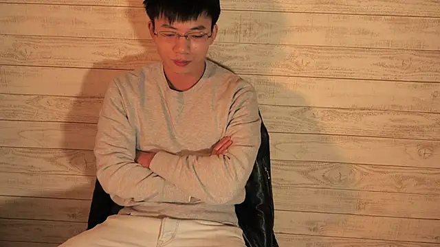 Snapshot of asiahot_liam chatting on 02/27/26, 12:05 asiahot liam online show from 02/27/26, 12:05