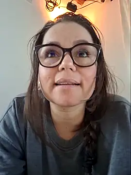 Snapshot of MariaPau_83 chatting on 05/11/26, 02:45 MariaPau 83 online show from 05/11/26, 02:45