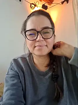 Snapshot of MariaPau_83 chatting on 05/11/26, 04:04 MariaPau 83 online show from 05/11/26, 04:04