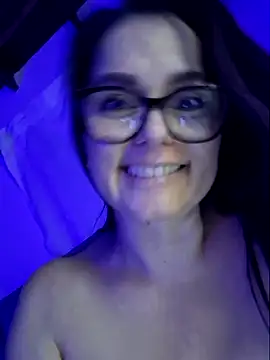 Snapshot of MariaPau_83 chatting on 05/27/26, 01:57 MariaPau 83 online show from 05/27/26, 01:57