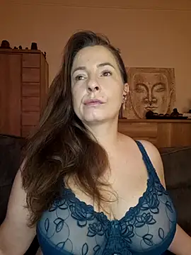 Snapshot of cristalines chatting on 09/22/25, 05:04 cristalines online show from 09/22/25, 05:04