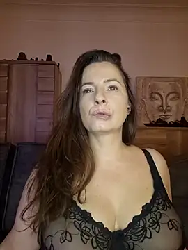 Snapshot of cristalines chatting on 10/16/25, 05:58 cristalines online show from 10/16/25, 05:58