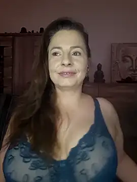 Snapshot of cristalines chatting on 11/11/25, 02:50 cristalines online show from 11/11/25, 02:50