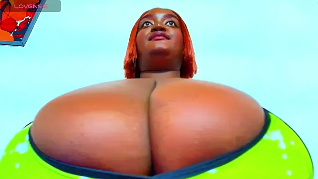 Snapshot of godessQQQ chatting on 09/10/25, 07:03 godessQQQ online show from 09/10/25, 07:03