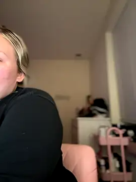 Snapshot of PiggyRose chatting on 09/14/25, 03:16 PiggyRose online show from 09/14/25, 03:16