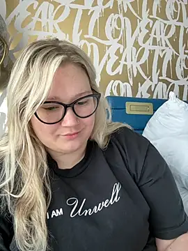 Snapshot of PiggyRose chatting on 10/12/25, 09:03 PiggyRose online show from 10/12/25, 09:03