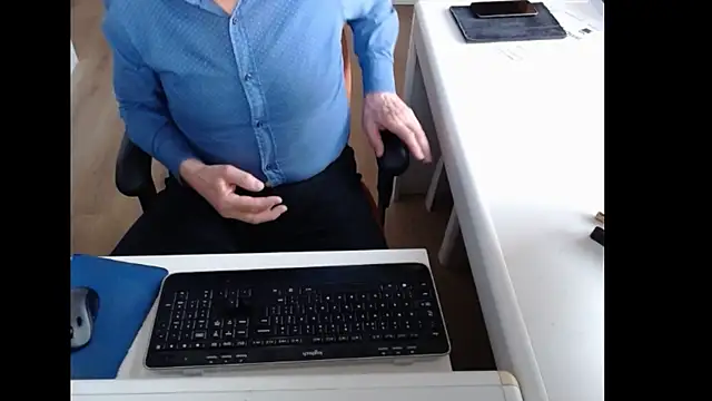 Snapshot of dutchpornking chatting on 04/18/26, 06:28 dutchpornking online show from 04/18/26, 06:28