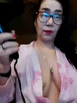 Snapshot of Chriss_Tinaa chatting on 12/12/24, 05:31 Chriss Tinaa online show from 12/12/24, 05:31