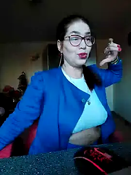 Snapshot of Chriss_Tinaa chatting on 12/12/24, 08:36 Chriss Tinaa online show from 12/12/24, 08:36