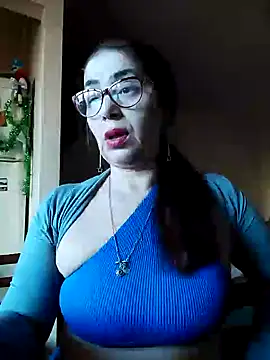 Snapshot of Chriss_Tinaa chatting on 12/17/24, 09:50 Chriss Tinaa online show from 12/17/24, 09:50