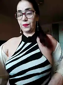 Snapshot of Chriss_Tinaa chatting on 12/19/24, 06:12 Chriss Tinaa online show from 12/19/24, 06:12