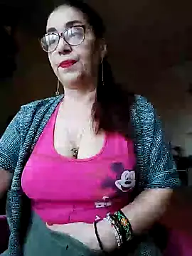 Snapshot of Chriss_Tinaa chatting on 02/04/25, 06:04 Chriss Tinaa online show from 02/04/25, 06:04