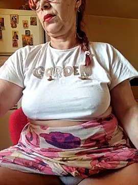 Snapshot of Chriss_Tinaa chatting on 06/19/26, 04:28 Chriss Tinaa online show from 06/19/26, 04:28