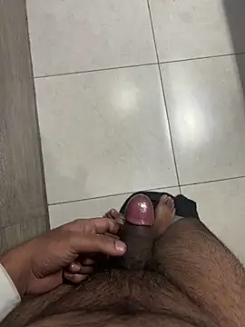 Snapshot of luciferdxm5 chatting on 11/15/25, 04:10 luciferdxm5 online show from 11/15/25, 04:10