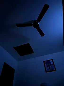 Snapshot of luciferdxm5 chatting on 12/23/25, 04:21 luciferdxm5 online show from 12/23/25, 04:21