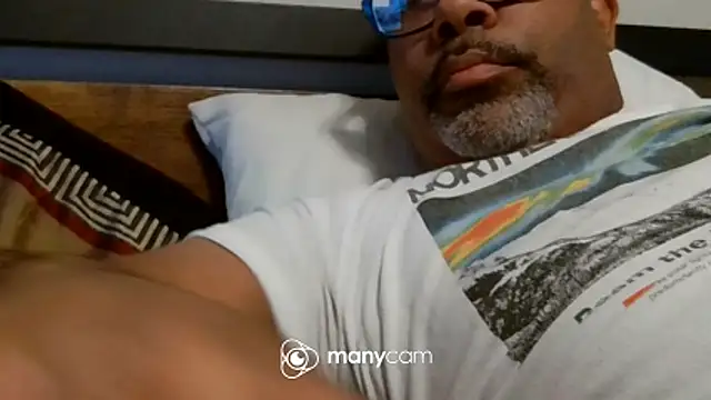 Snapshot of dababyboii chatting on 12/21/25, 02:19 dababyboii online show from 12/21/25, 02:19