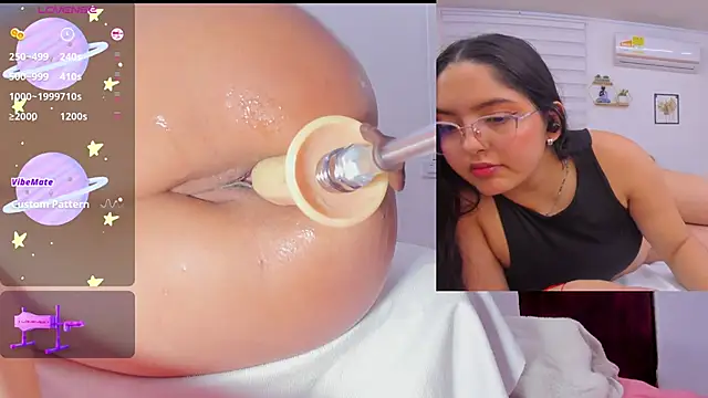 Snapshot of sofi_velez chatting on 02/22/25, 04:29 sofi velez online show from 02/22/25, 04:29