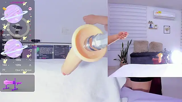 Snapshot of sofi_velez chatting on 03/02/25, 01:26 sofi velez online show from 03/02/25, 01:26