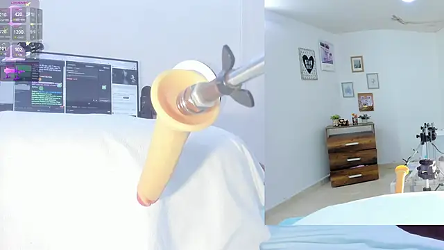 Snapshot of sofi_velez chatting on 09/28/25, 06:02 sofi velez online show from 09/28/25, 06:02