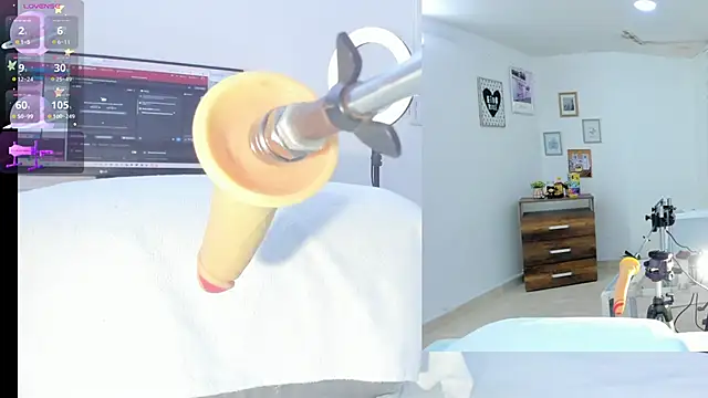 Snapshot of sofi_velez chatting on 10/02/25, 05:20 sofi velez online show from 10/02/25, 05:20