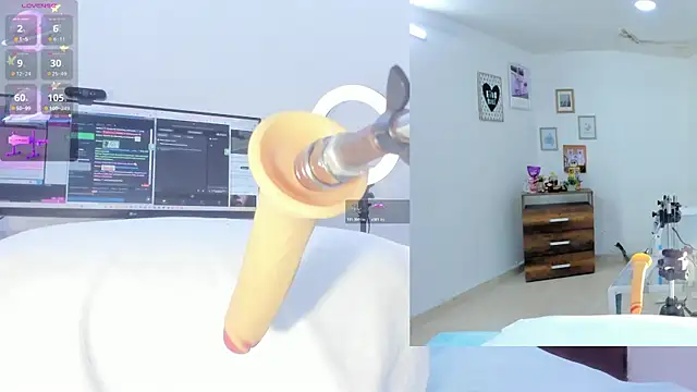 Snapshot of sofi_velez chatting on 10/08/25, 05:10 sofi velez online show from 10/08/25, 05:10