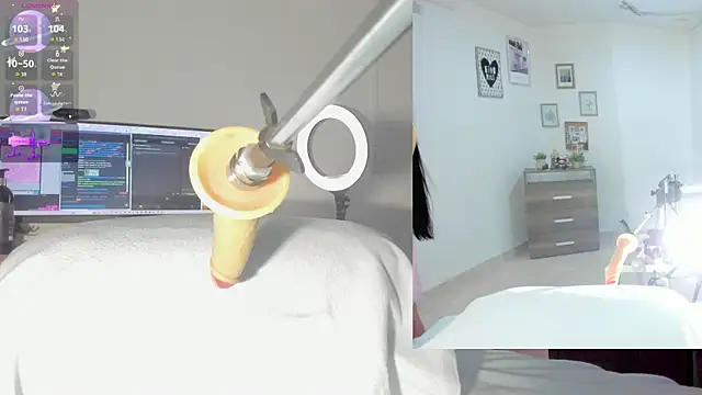 Snapshot of sofi_velez chatting on 10/11/25, 05:22 sofi velez online show from 10/11/25, 05:22