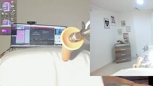 Snapshot of sofi_velez chatting on 10/13/25, 05:24 sofi velez online show from 10/13/25, 05:24