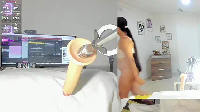 Snapshot of sofi_velez chatting on 10/17/25, 05:26 sofi velez online show from 10/17/25, 05:26