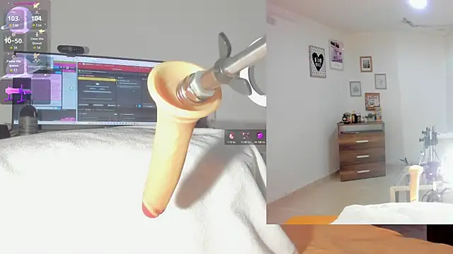 Snapshot of sofi_velez chatting on 10/19/25, 05:24 sofi velez online show from 10/19/25, 05:24