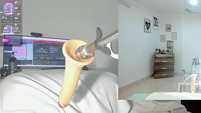 Snapshot of sofi_velez chatting on 10/21/25, 05:24 sofi velez online show from 10/21/25, 05:24