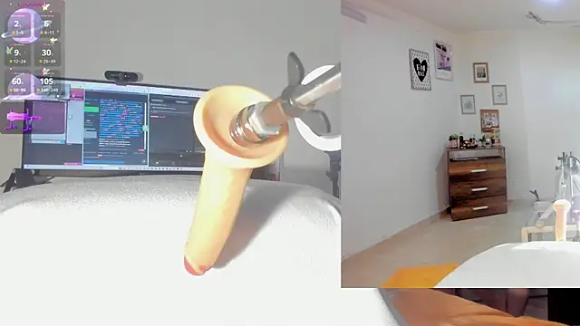 Snapshot of sofi_velez chatting on 10/22/25, 05:24 sofi velez online show from 10/22/25, 05:24