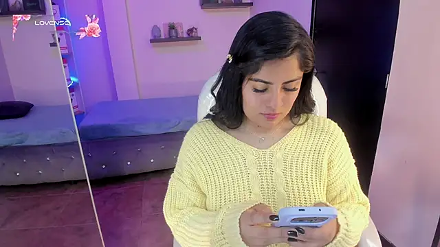 Snapshot of Catalinaa_martinez chatting on 12/11/24, 01:58 Catalinaa martinez online show from 12/11/24, 01:58