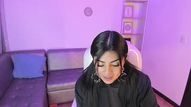 Snapshot of Catalinaa_martinez chatting on 12/12/24, 04:48 Catalinaa martinez online show from 12/12/24, 04:48