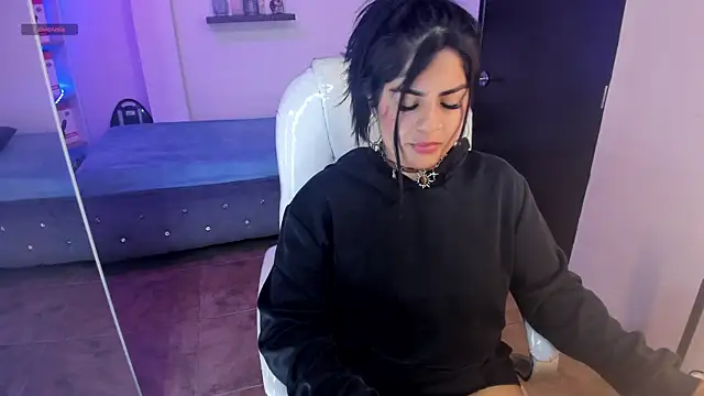 Snapshot of Catalinaa_martinez chatting on 12/12/24, 11:03 Catalinaa martinez online show from 12/12/24, 11:03