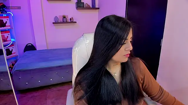 Snapshot of Catalinaa_martinez chatting on 12/14/24, 08:18 Catalinaa martinez online show from 12/14/24, 08:18