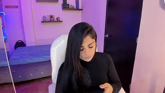 Snapshot of Catalinaa_martinez chatting on 12/17/24, 08:54 Catalinaa martinez online show from 12/17/24, 08:54