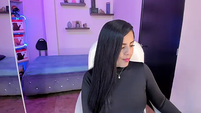 Snapshot of Catalinaa_martinez chatting on 12/26/24, 08:11 Catalinaa martinez online show from 12/26/24, 08:11