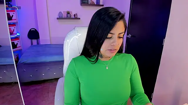 Snapshot of Catalinaa_martinez chatting on 12/29/24, 08:58 Catalinaa martinez online show from 12/29/24, 08:58