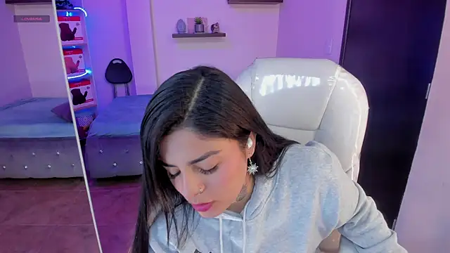 Snapshot of Catalinaa_martinez chatting on 12/30/24, 06:16 Catalinaa martinez online show from 12/30/24, 06:16