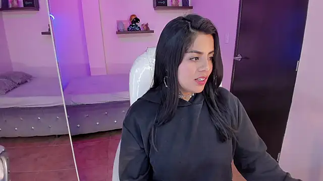 Snapshot of Catalinaa_martinez chatting on 01/17/25, 11:51 Catalinaa martinez online show from 01/17/25, 11:51