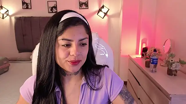 Snapshot of Catalinaa_martinez chatting on 10/11/25, 03:39 Catalinaa martinez online show from 10/11/25, 03:39