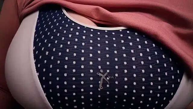 AnnyelinnaLove online show from 12/14/25, 06:19