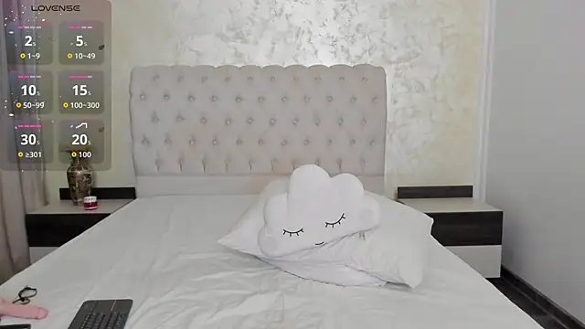 BiancaCruzzz online show from 12/16/25, 05:51