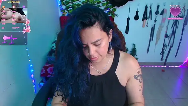 Snapshot of elektra_32 chatting on 03/24/26, 02:05 elektra 32 online show from 03/24/26, 02:05