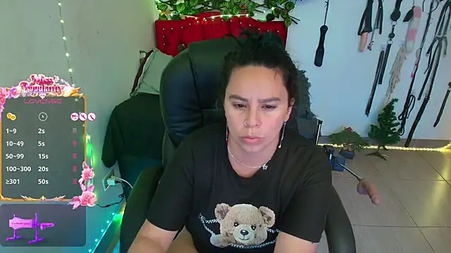 Snapshot of elektra_32 chatting on 04/15/26, 05:25 elektra 32 online show from 04/15/26, 05:25