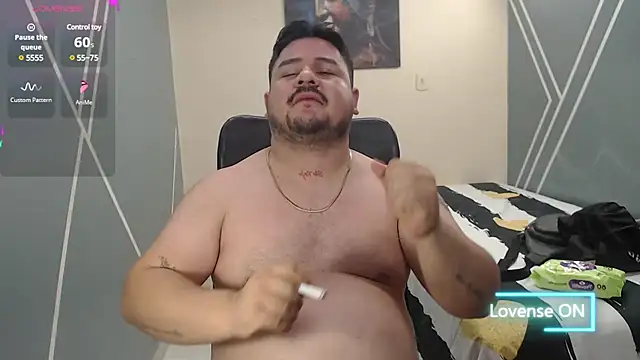 Snapshot of oso_dirty_ chatting on 01/25/25, 08:42 oso dirty  online show from 01/25/25, 08:42