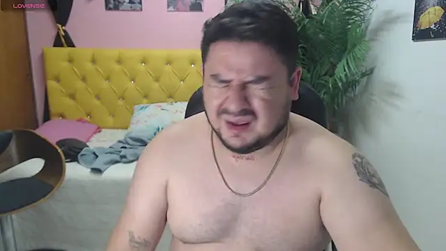 Snapshot of oso_dirty_ chatting on 02/01/25, 05:26 oso dirty  online show from 02/01/25, 05:26